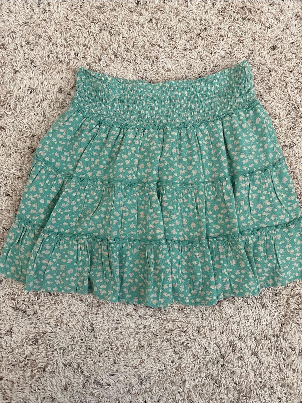 American Eagle Women's Mini Skirt Size M Green Floral Viscose Tiered Ruffles